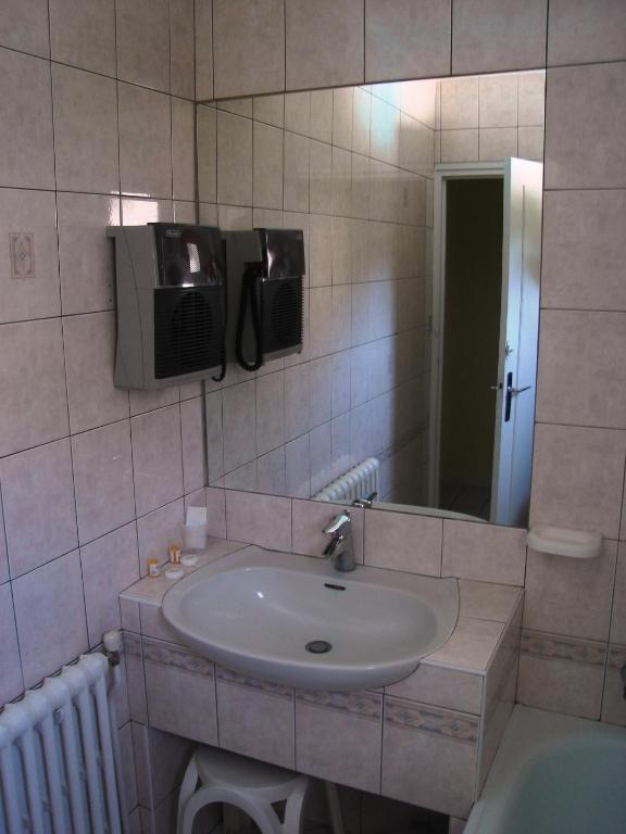 Hotel Beausejour Шодз-Ег Екстериор снимка